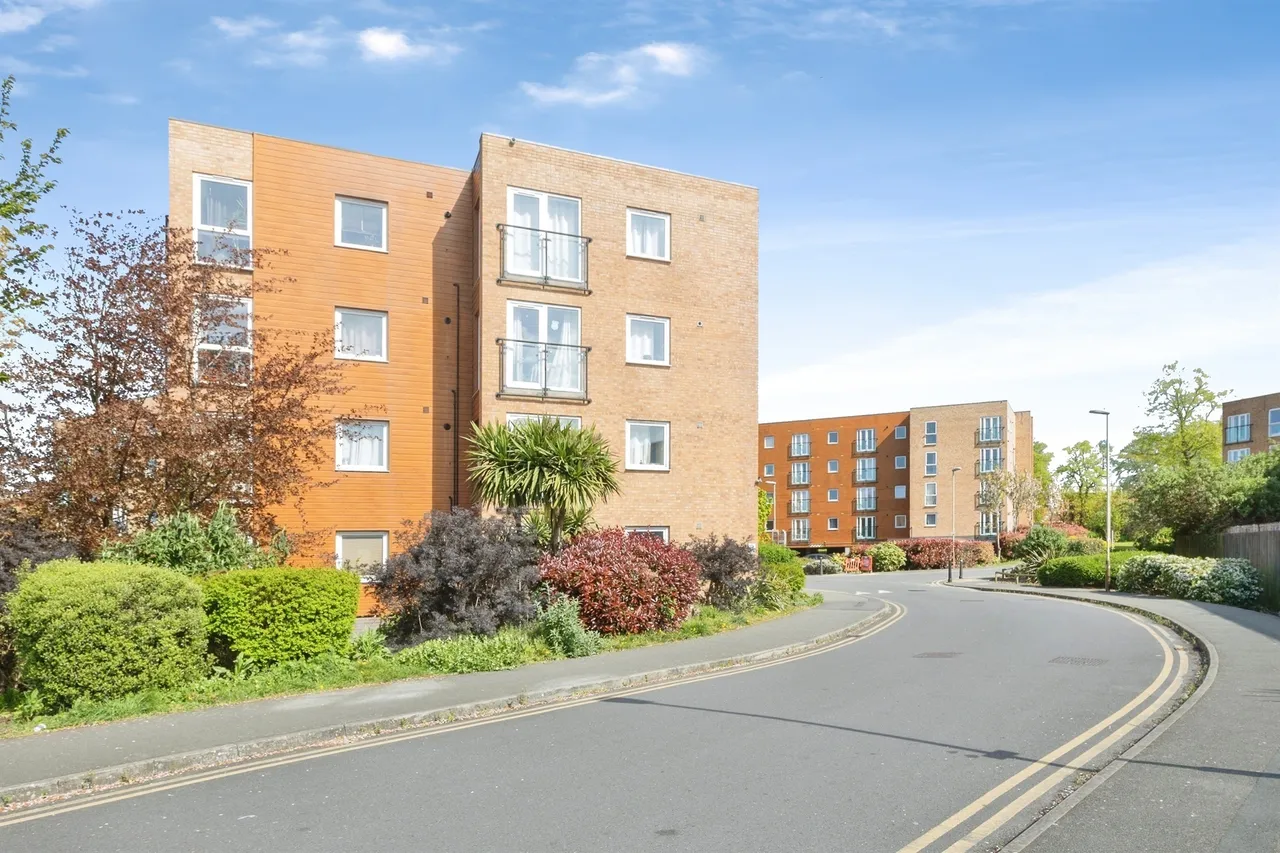 1 bed flat for sale — Pavilion Close, Leicester