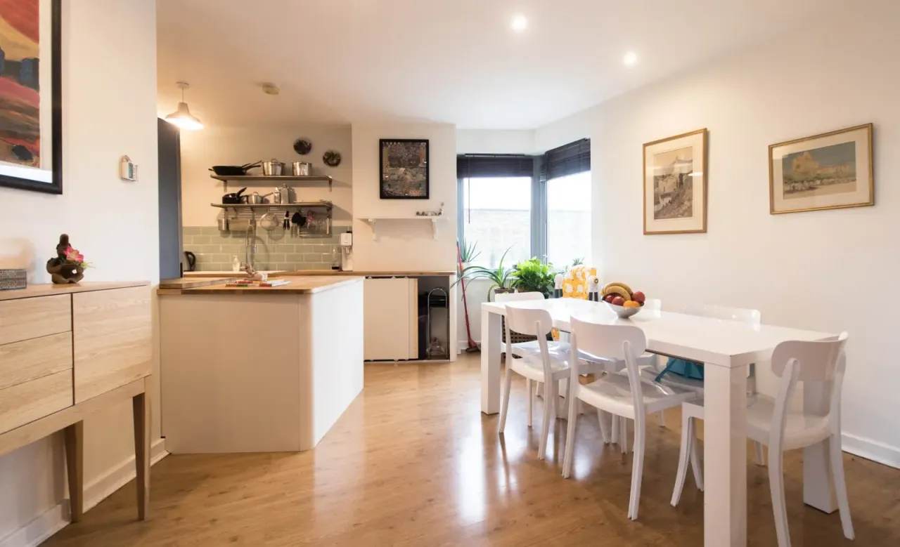 2 bed flat to rent, Campbell Road, London, E3