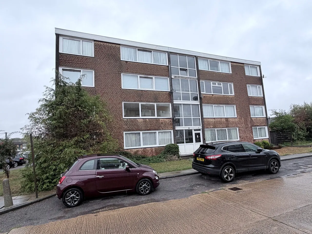 2 bed flat to rent — Eversley Court, Benfleet