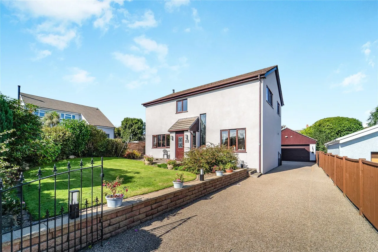 4 bed house for sale, Meadow Park, Treffgarne, SA62