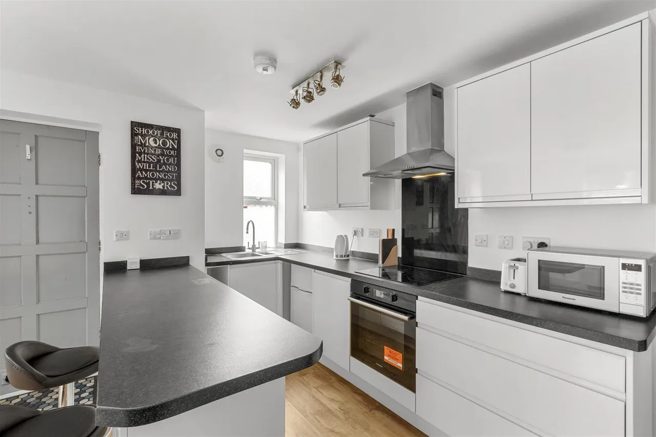 Pinions Road, High Wycombe, HP13, photo 3