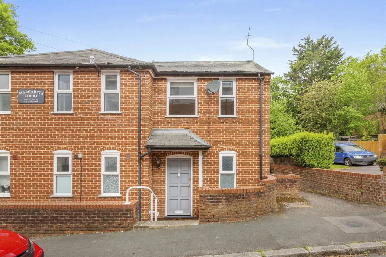 1 bed flat for sale, Pinions Road, High Wycombe, HP13