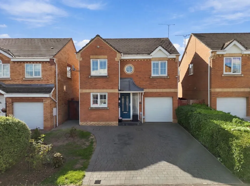 4 bed house for sale, Redwing Close, Stevenage