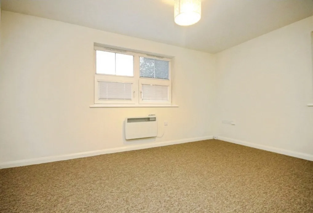 Victoria Street, Englefield Green, TW20, photo 5