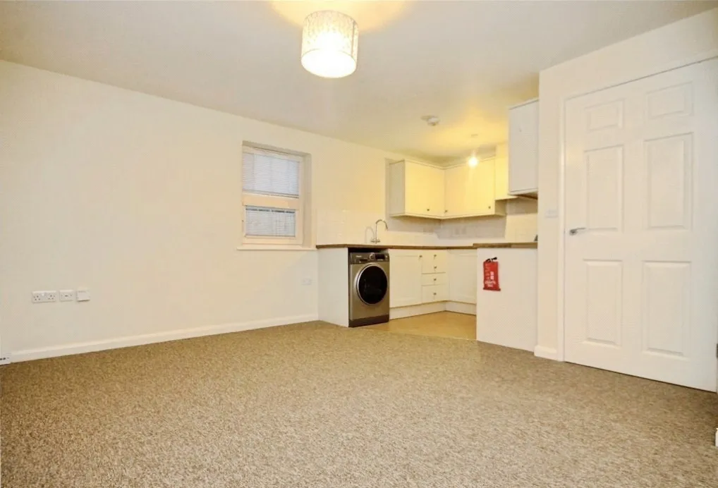 Victoria Street, Englefield Green, TW20, photo 4