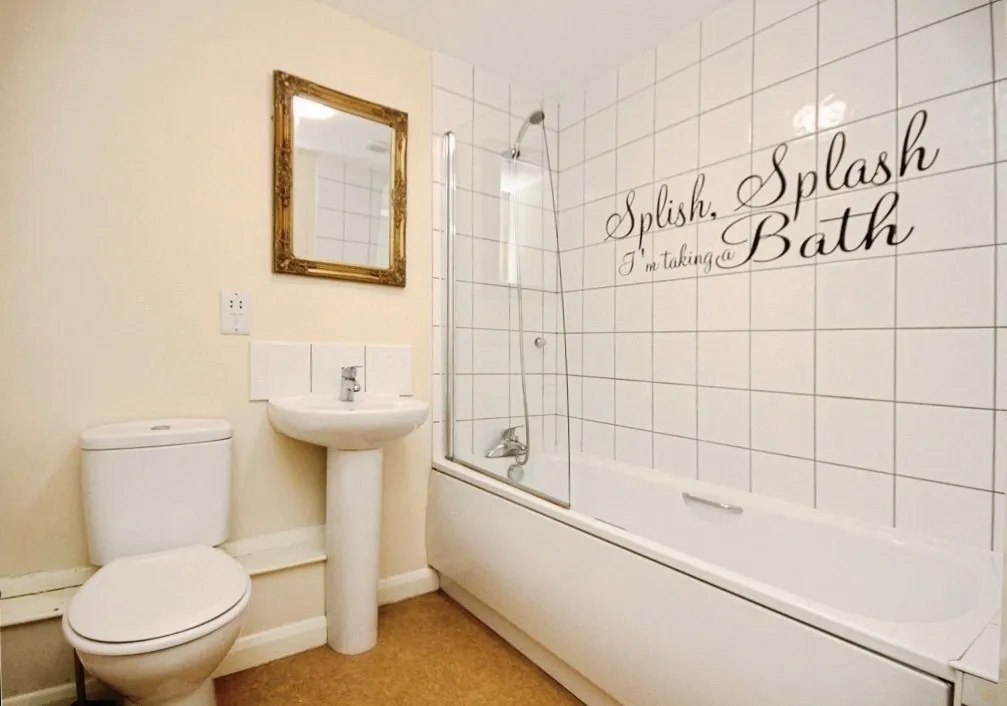 Victoria Street, Englefield Green, TW20, photo 9