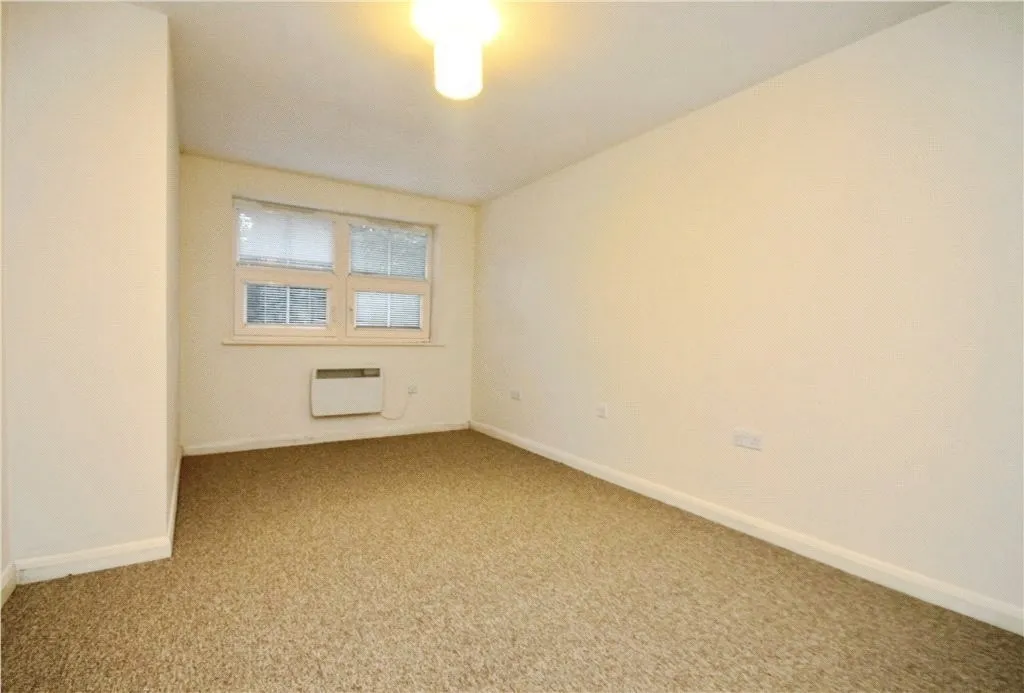 Victoria Street, Englefield Green, TW20, photo 8