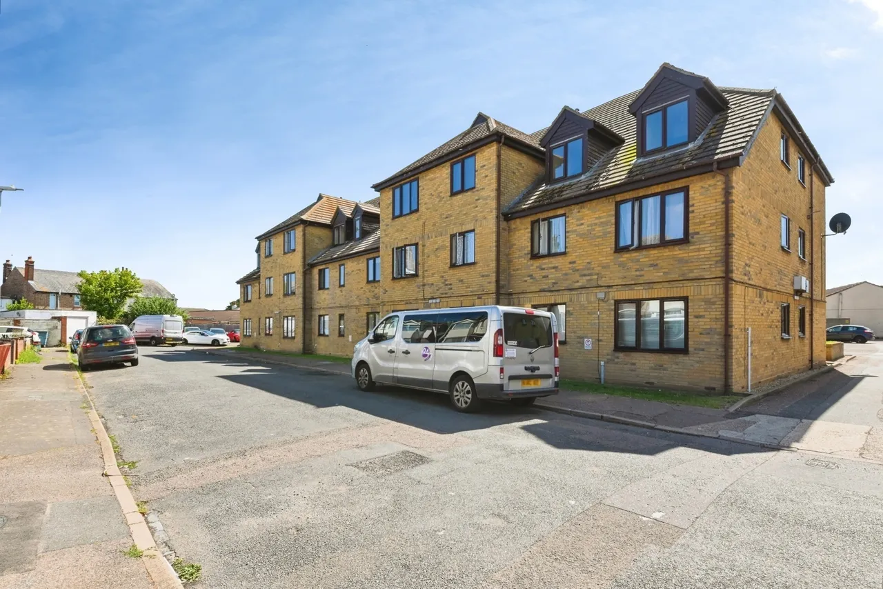 Warwick Road, Clacton-on-Sea, Essex, CO15, photo 7