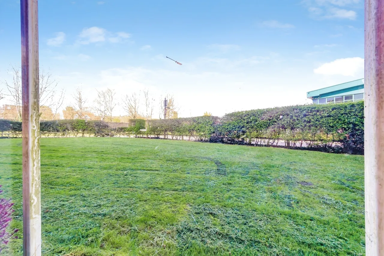 Burrage Road, Redhill, RH1, photo 6