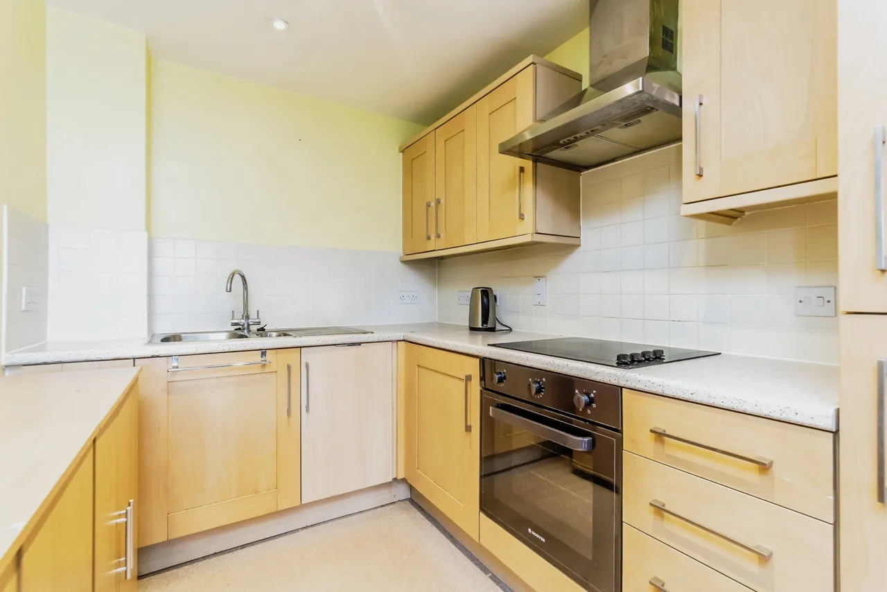 Burrage Road, Redhill, RH1, photo 3