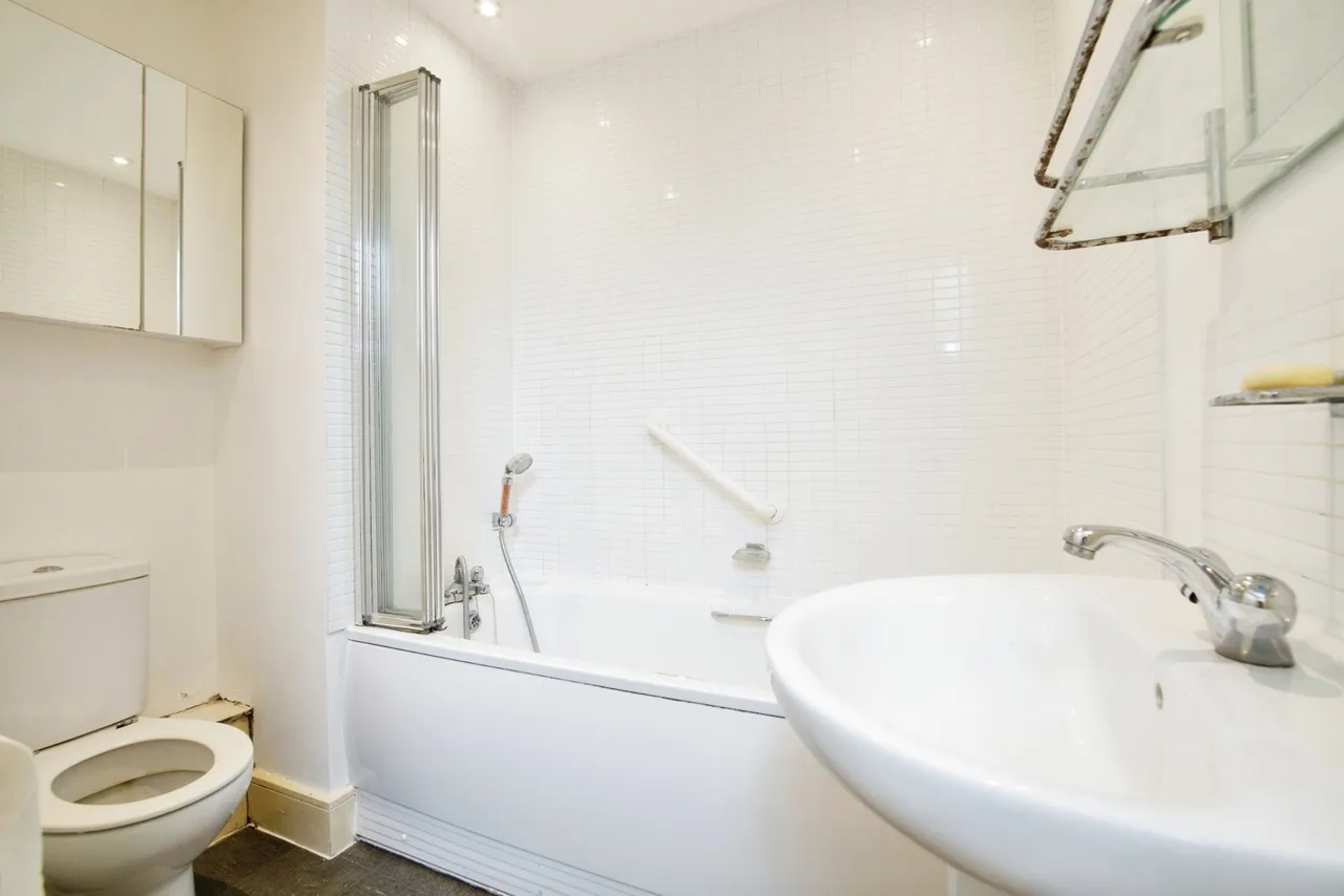 Burrage Road, Redhill, RH1, photo 9