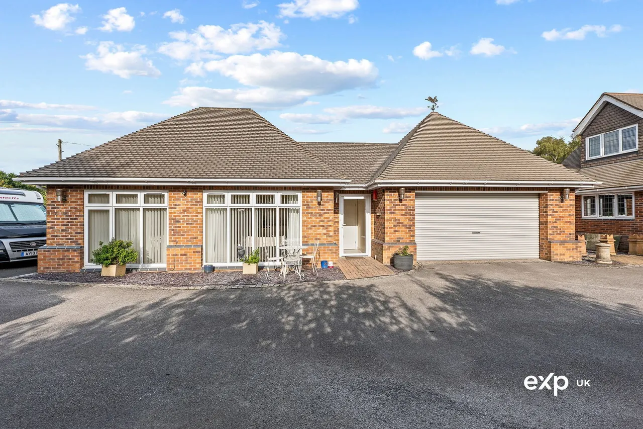 Regina Crescent, Ravenshead, photo 30