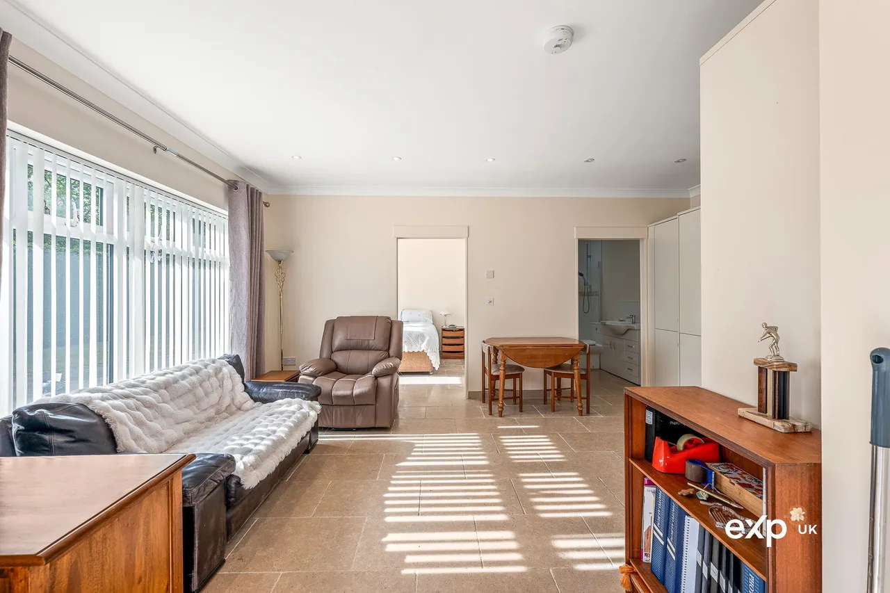 Regina Crescent, Ravenshead, photo 31