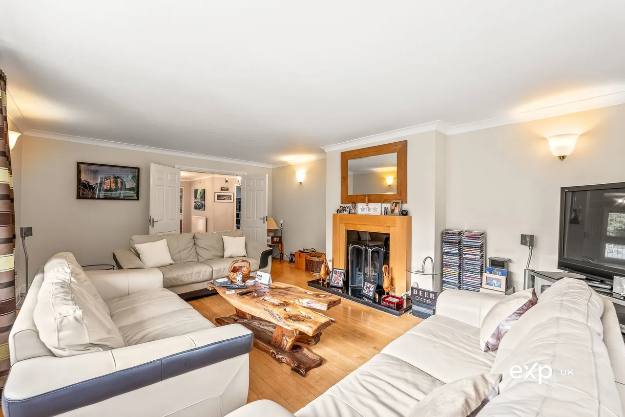 Regina Crescent, Ravenshead, photo 11