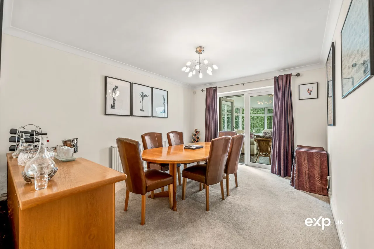 Regina Crescent, Ravenshead, photo 13