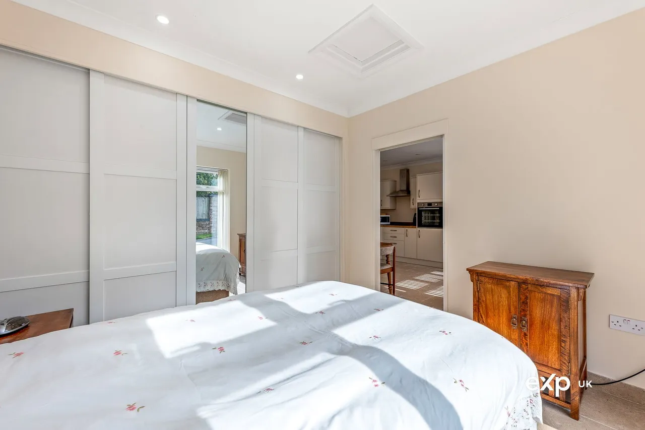 Regina Crescent, Ravenshead, photo 36