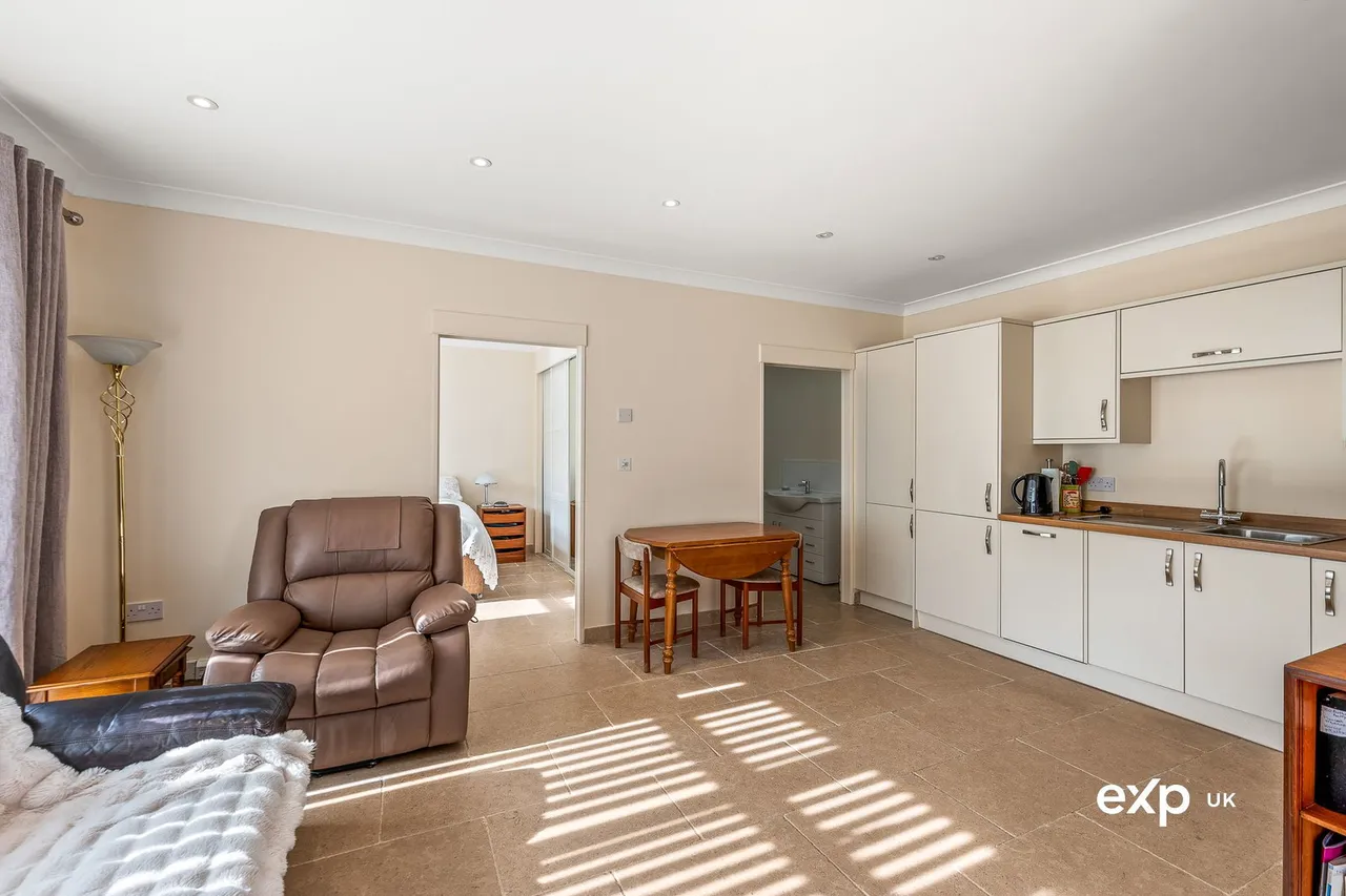 Regina Crescent, Ravenshead, photo 34