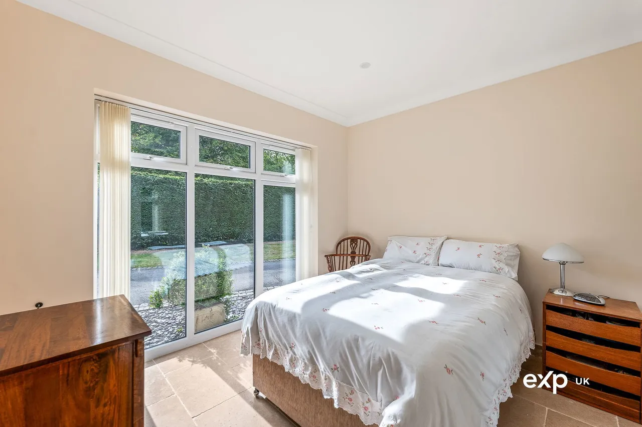 Regina Crescent, Ravenshead, photo 35