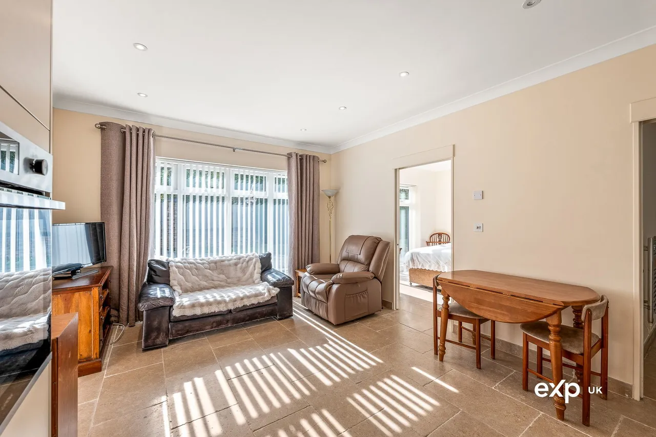 Regina Crescent, Ravenshead, photo 32