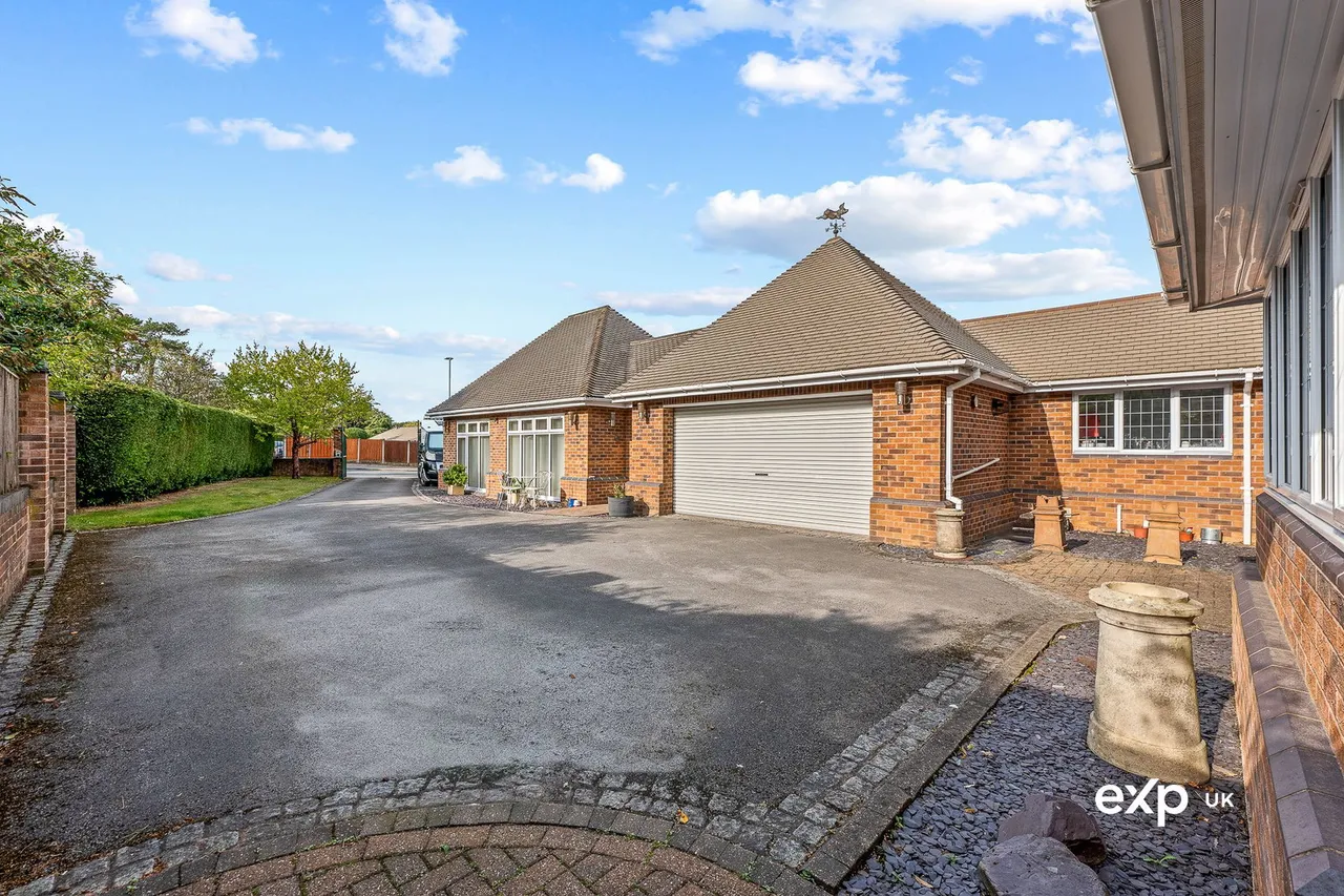 Regina Crescent, Ravenshead, photo 45