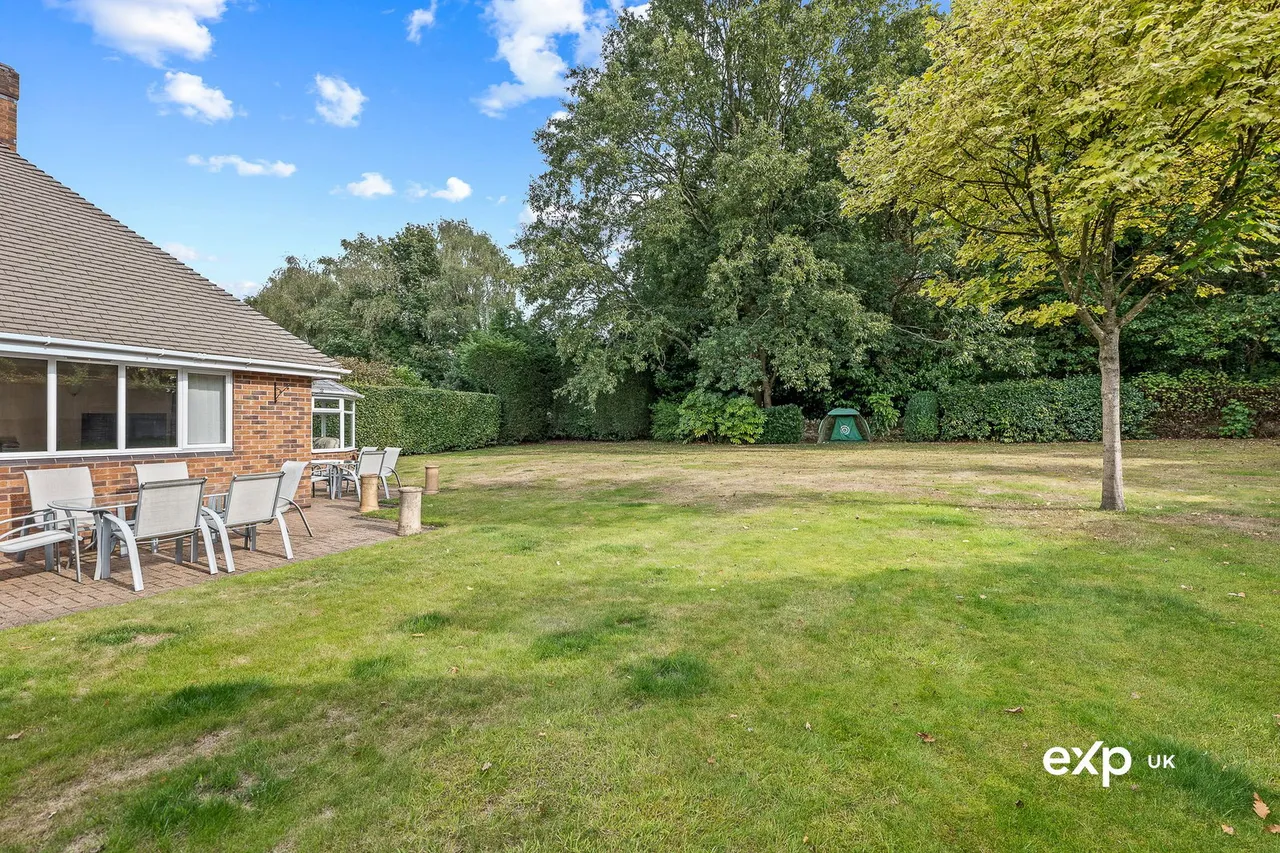 Regina Crescent, Ravenshead, photo 43