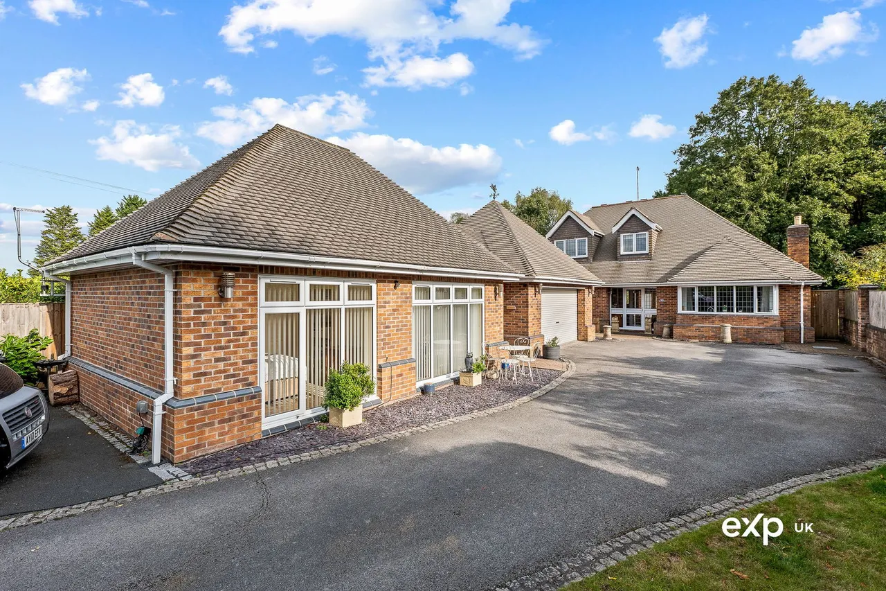 Regina Crescent, Ravenshead, photo 2