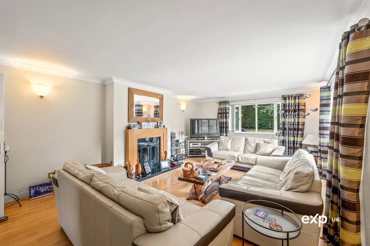 Regina Crescent, Ravenshead, photo 10
