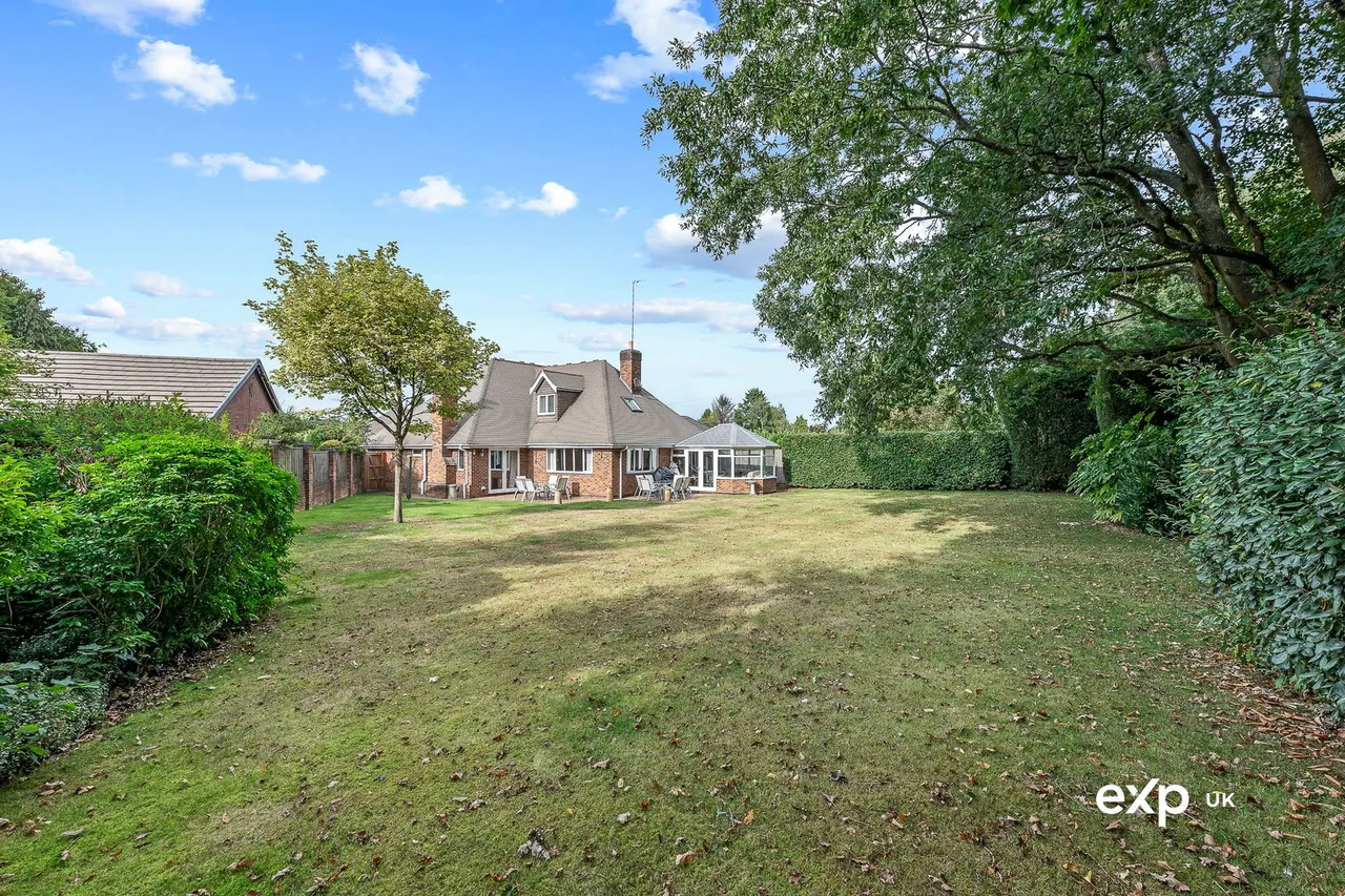 6 bed house for sale, Regina Crescent, Ravenshead