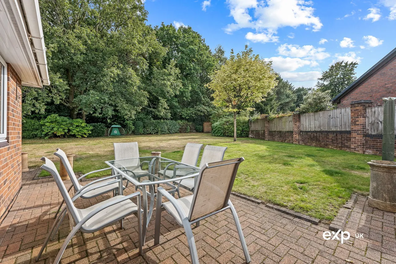 Regina Crescent, Ravenshead, photo 39