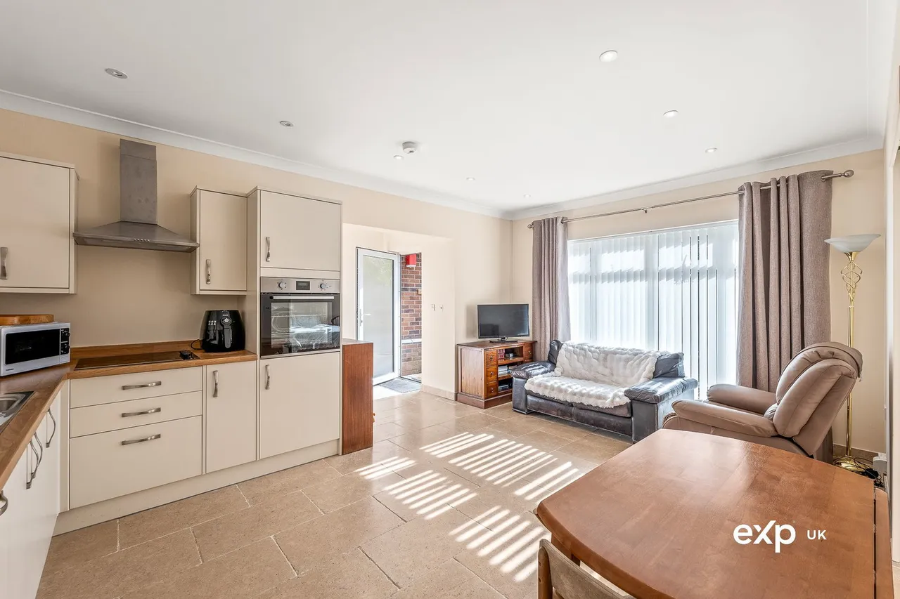 Regina Crescent, Ravenshead, photo 33
