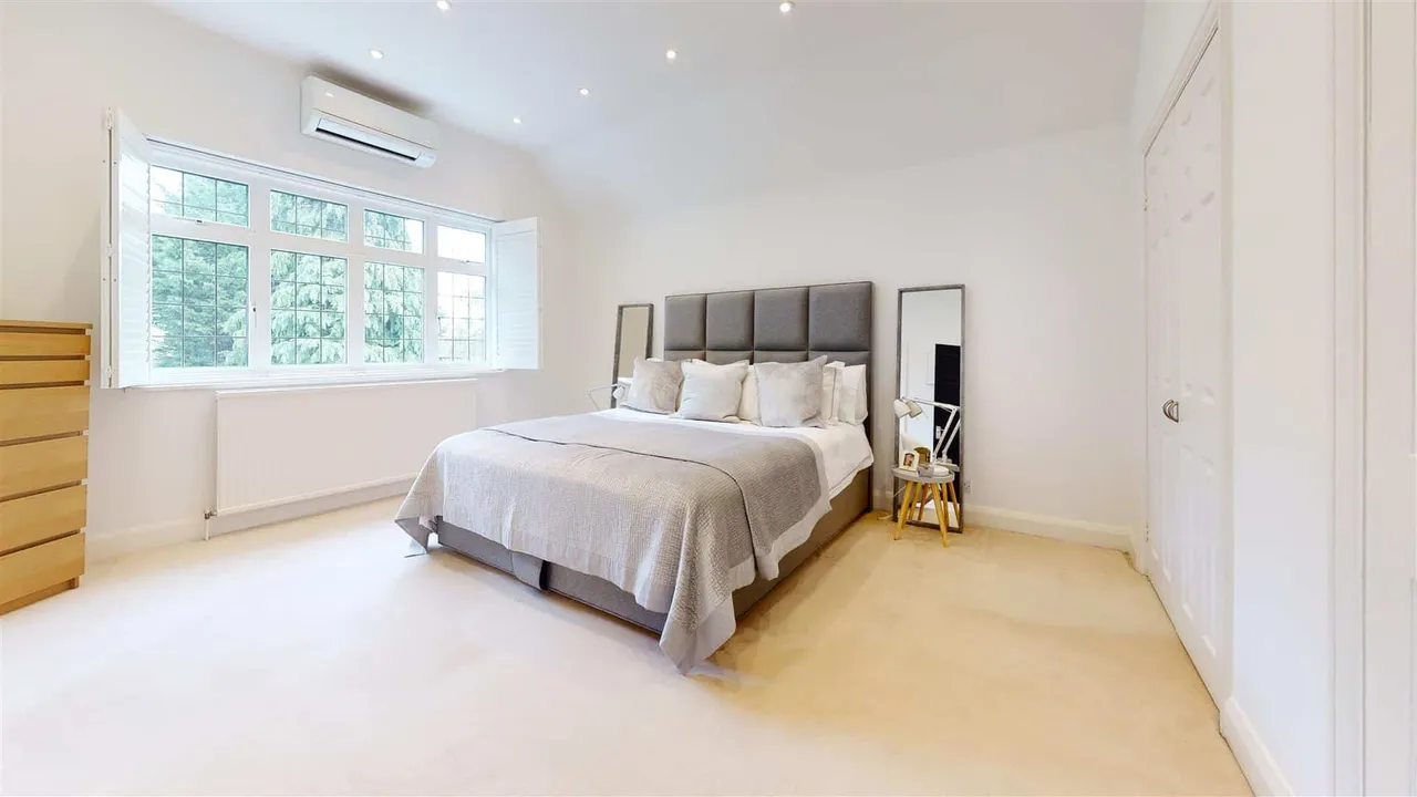 Luctons Avenue, Buckhurst Hill, photo 10