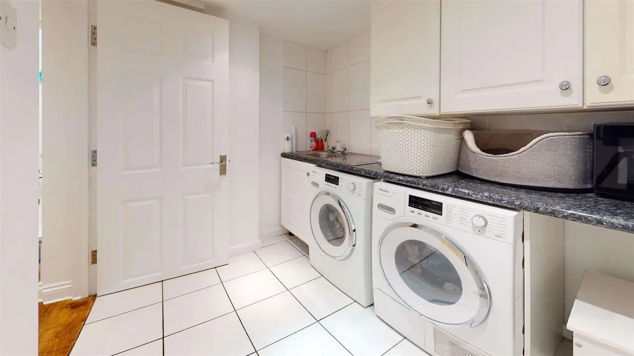 Luctons Avenue, Buckhurst Hill, photo 9