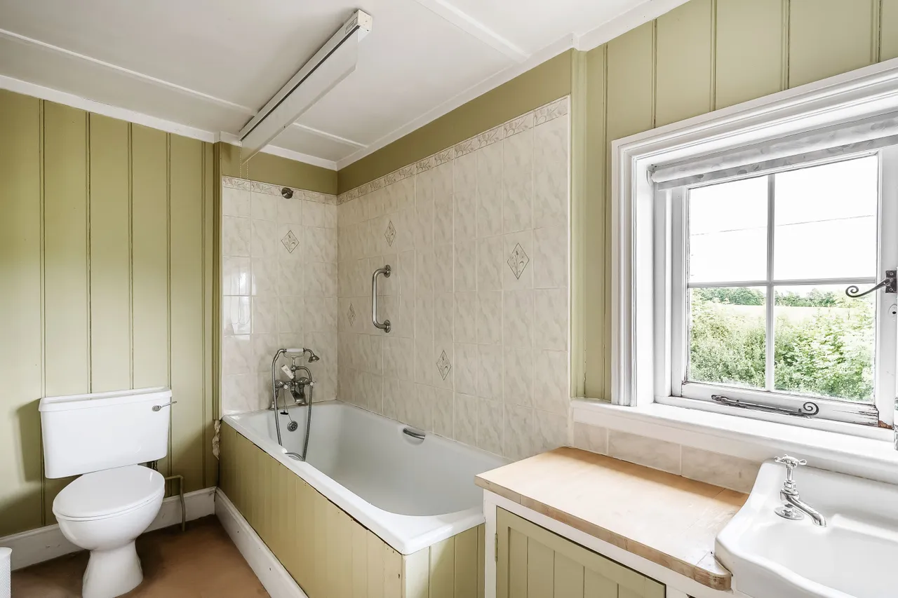 Roodlands Lane, Four Elms, TN8, photo 12