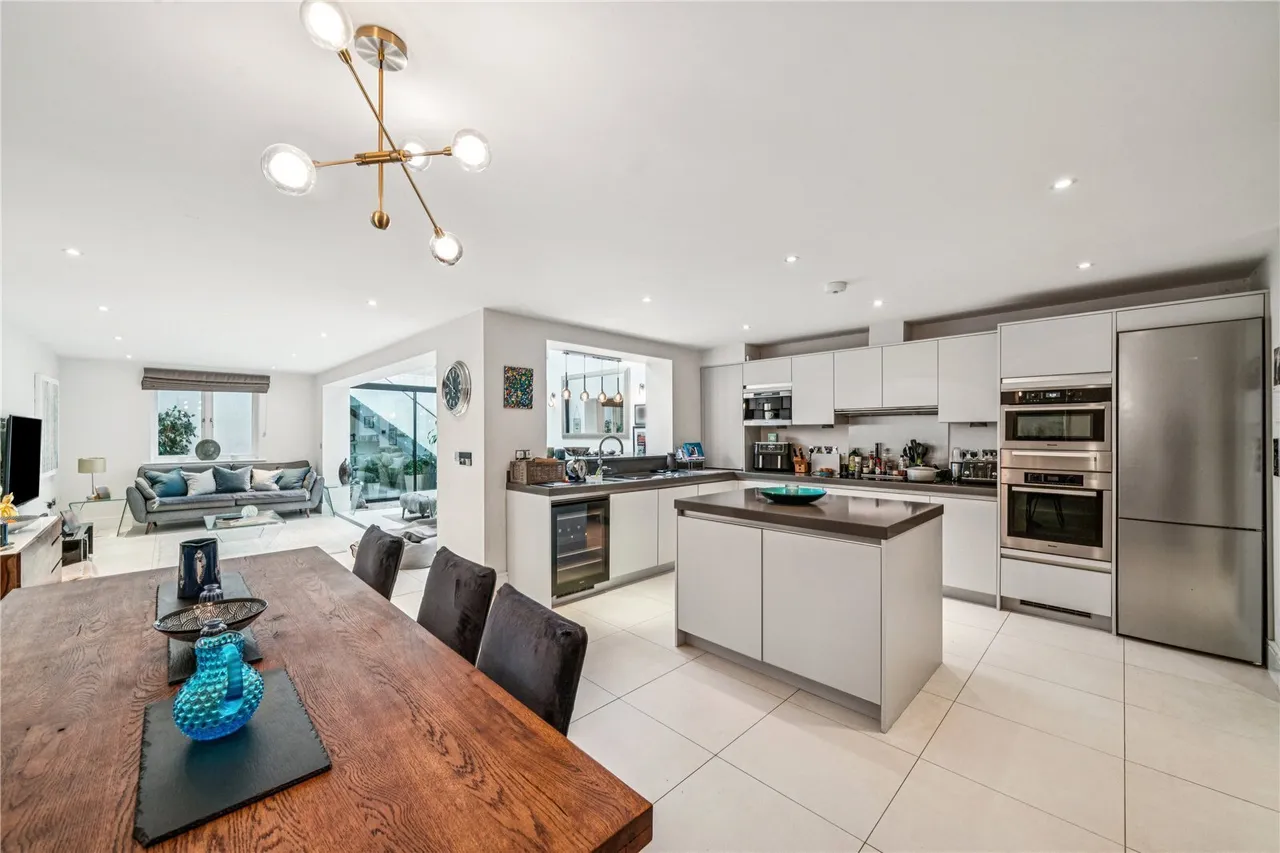 Clavering Place, London, SW12, photo 3