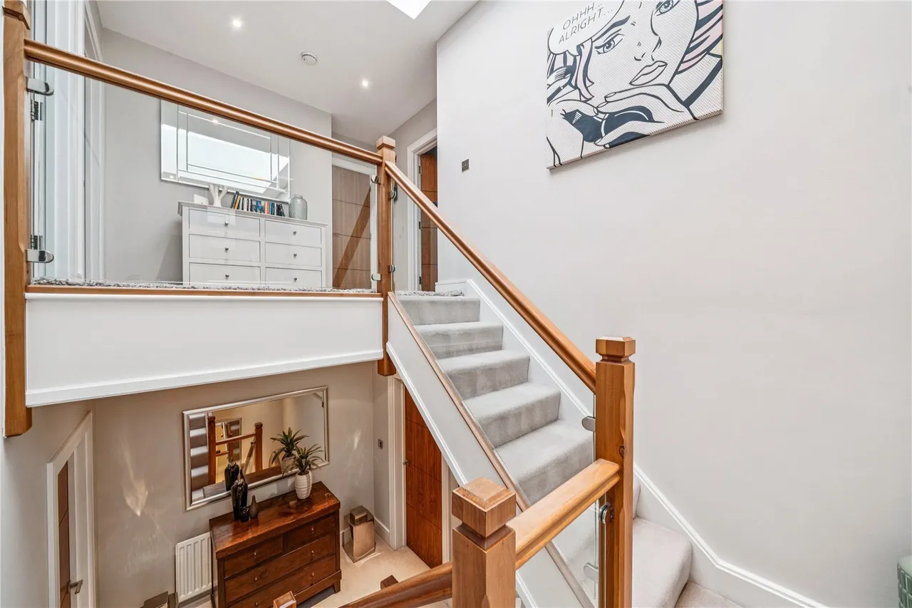 Clavering Place, London, SW12, photo 13