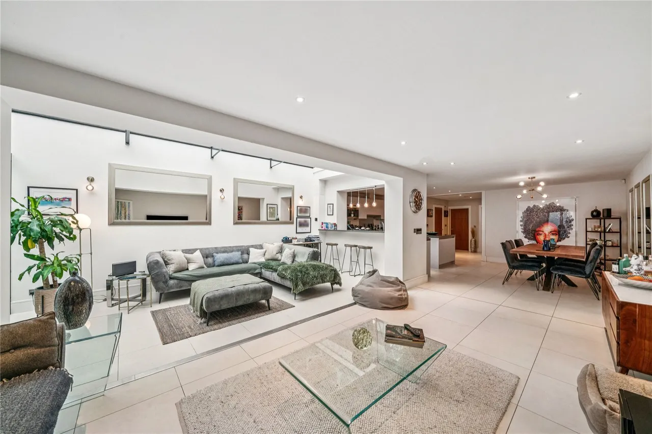 4 bed house for sale, Clavering Place, London, SW12