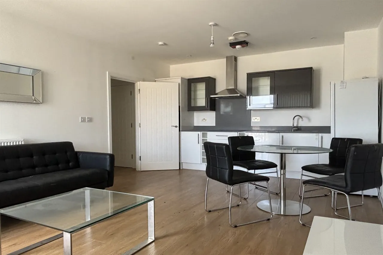 Buckingham Gardens, Slough, SL1, photo 5