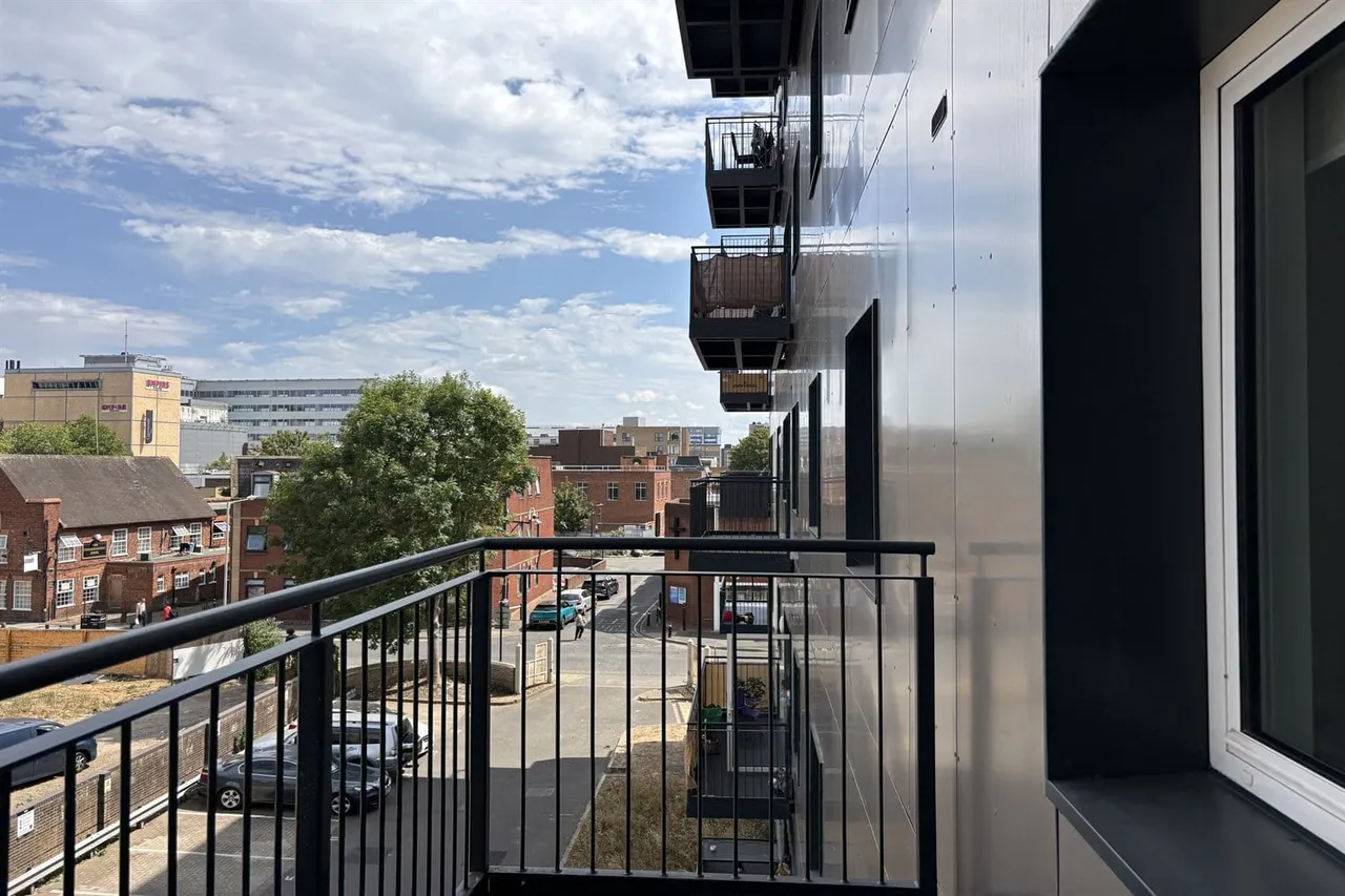 Buckingham Gardens, Slough, SL1, photo 6