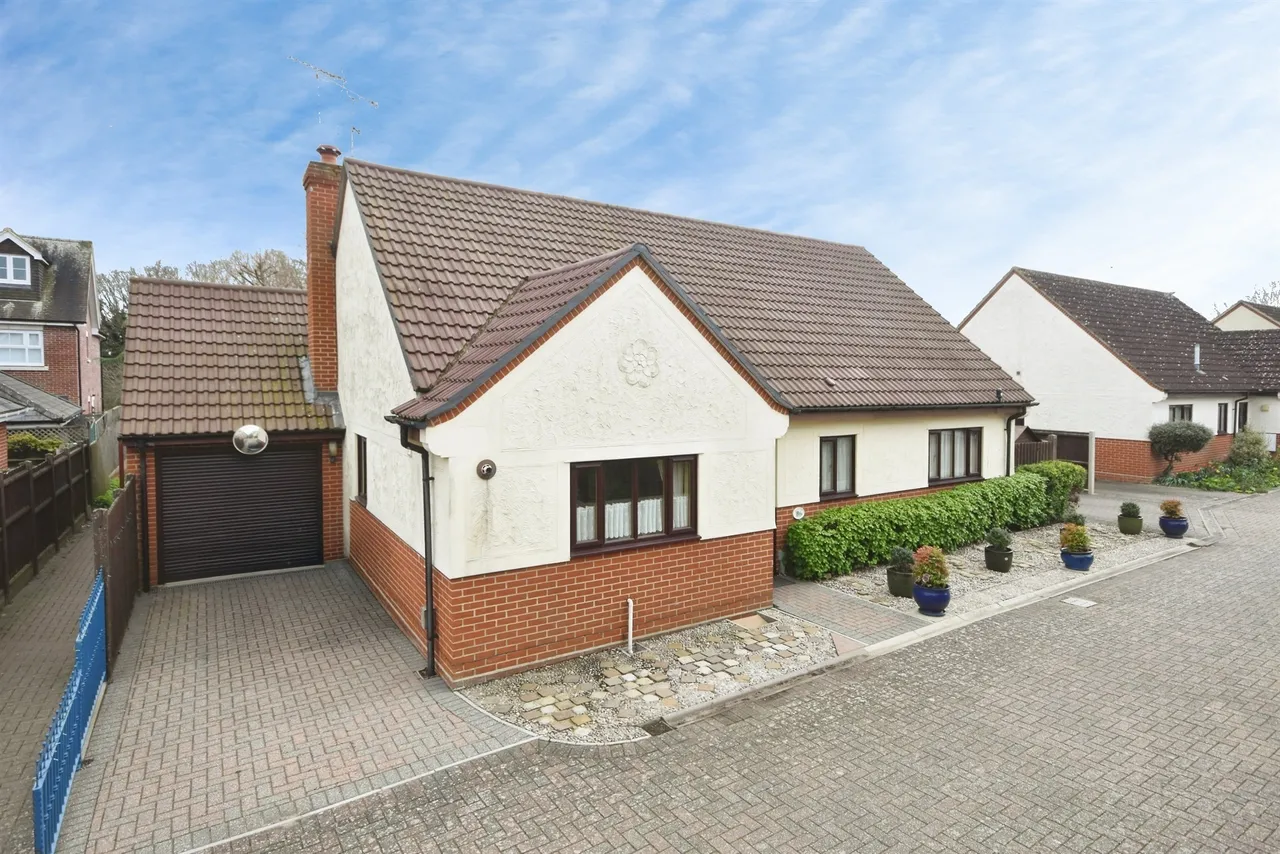 3 bed house for sale — School View, Clare Road, BRAINTREE