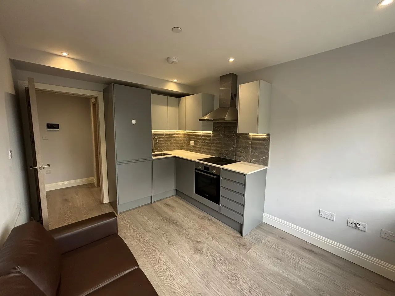 Barking Road, London, E13, photo 2