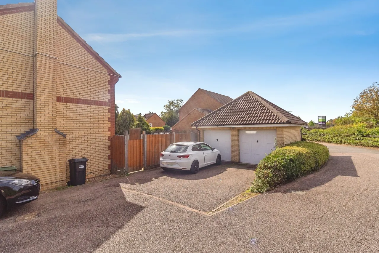 Kirkstall Place, Oldbrook, MK6, photo 3