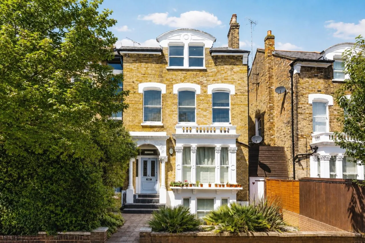 2 bed flat for sale — Queen Elizabeths Walk, London, N16