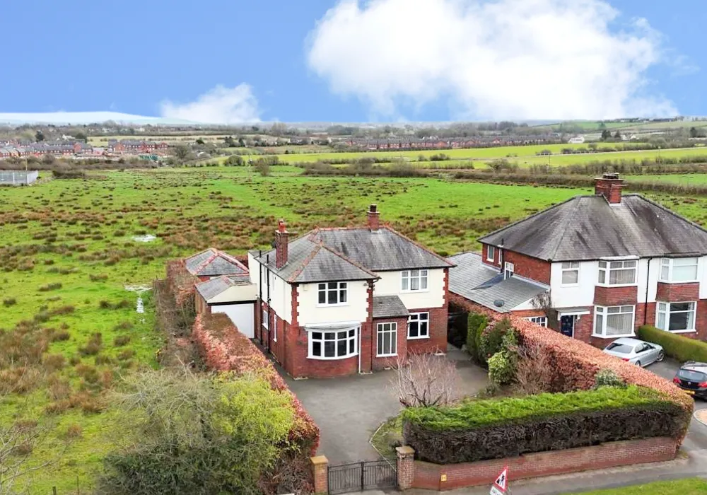 4 bed house for sale, Oakridge, Garden Village, CA2