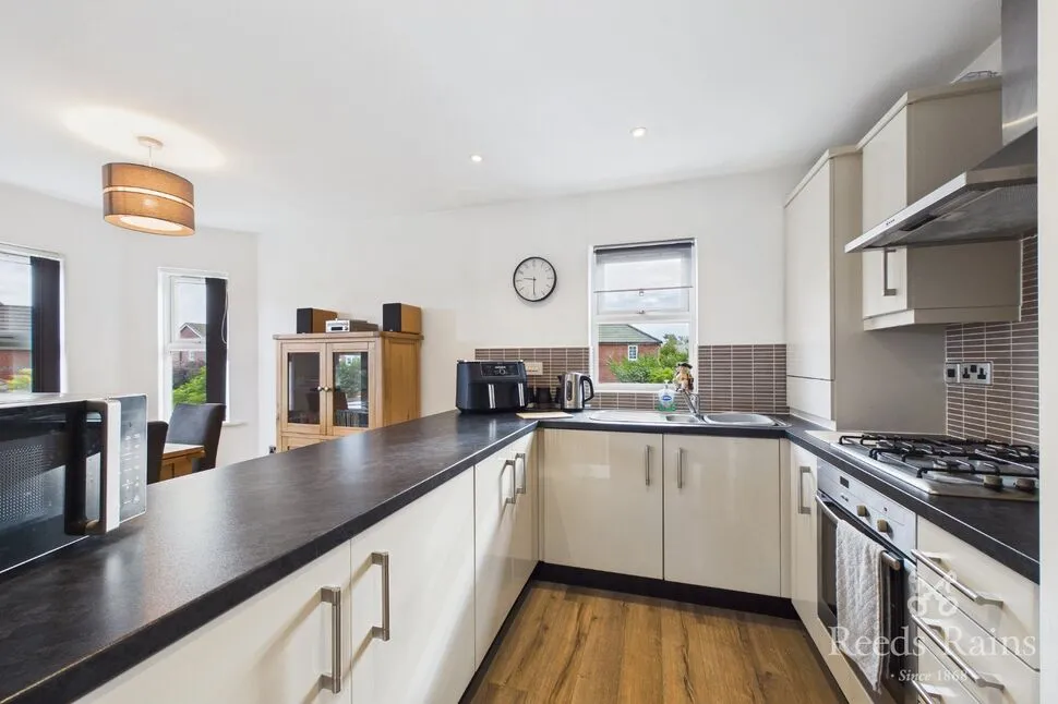 Dorchester Avenue, Walton-le-Dale, Lancashire, PR5, photo 4