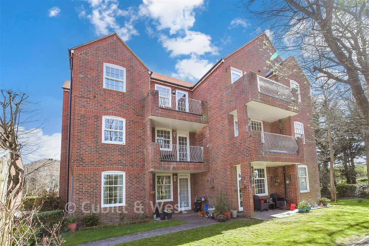 2 bed flat for sale, Brockhampton Road, Havant, PO9