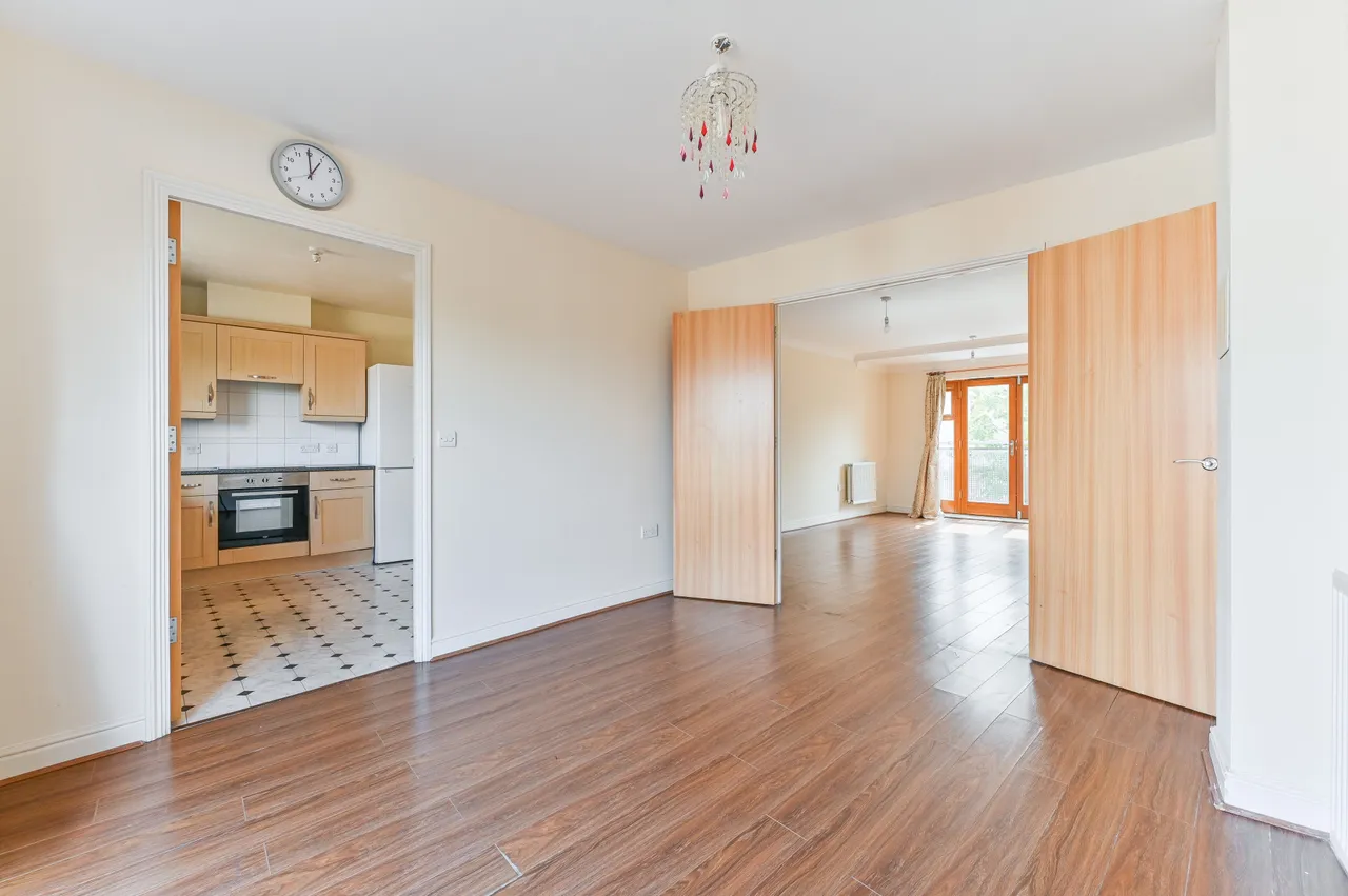 3 Goodman Crescent, Croydon, photo 4