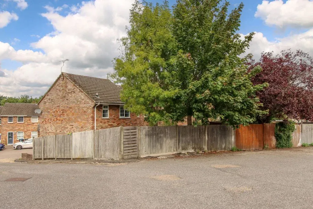 Grove Gardens, Tring, Hertfordshire, HP23 5PY, photo 13