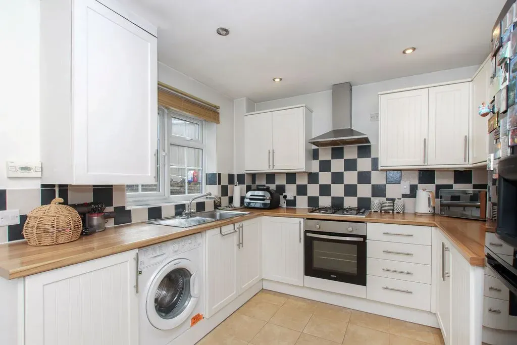 Grove Gardens, Tring, Hertfordshire, HP23 5PY, photo 2