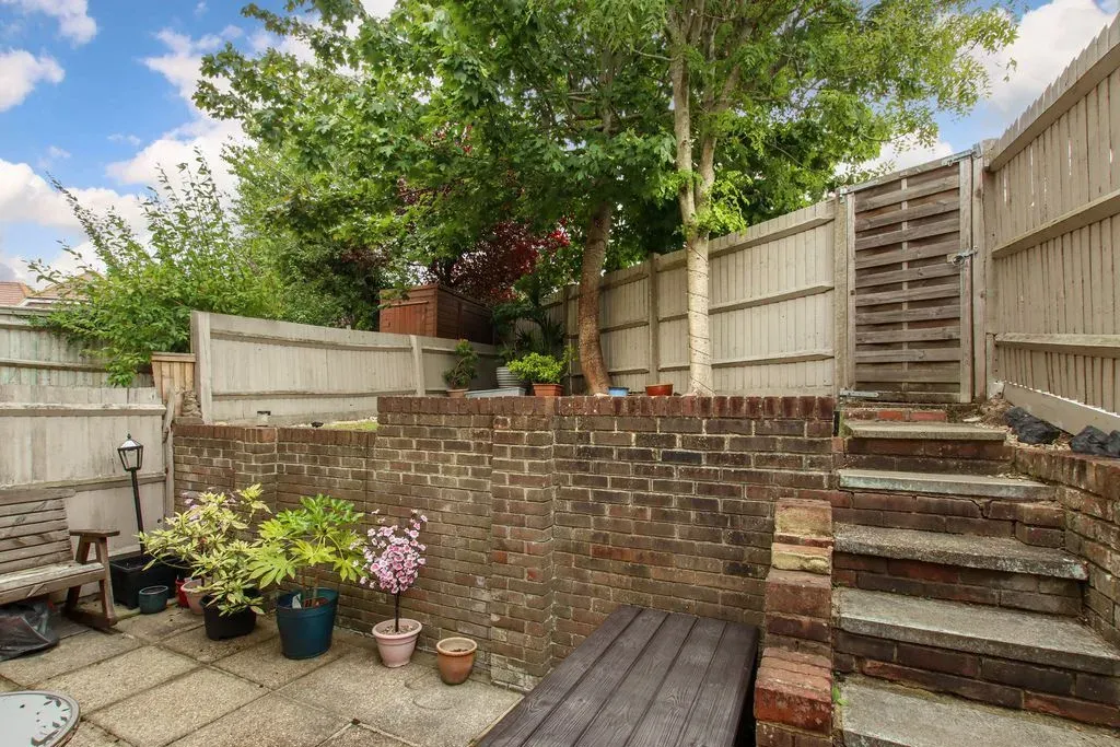 Grove Gardens, Tring, Hertfordshire, HP23 5PY, photo 3