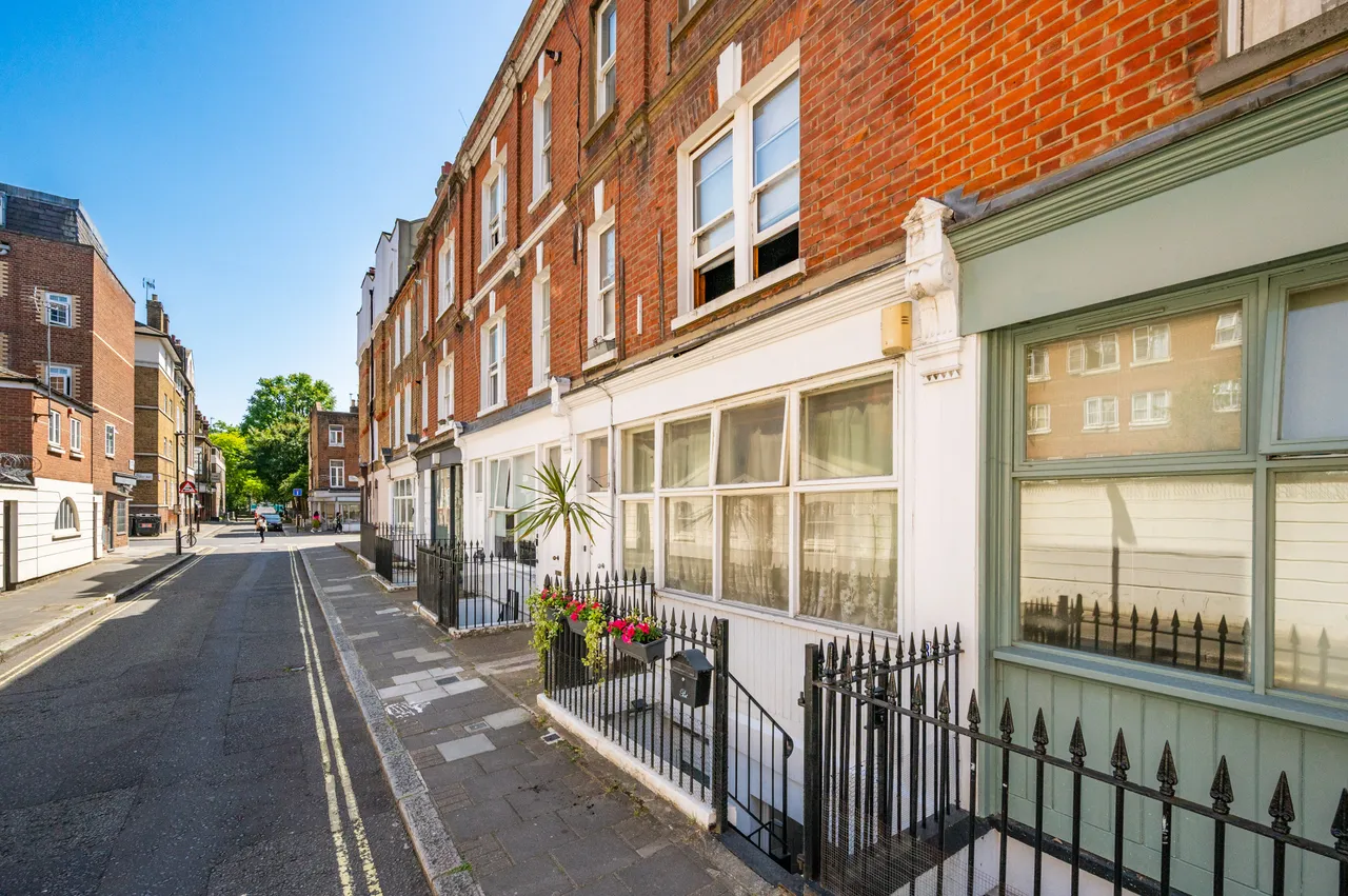 1 bed flat for sale — Basement Flat, 31 Daventry Street, London